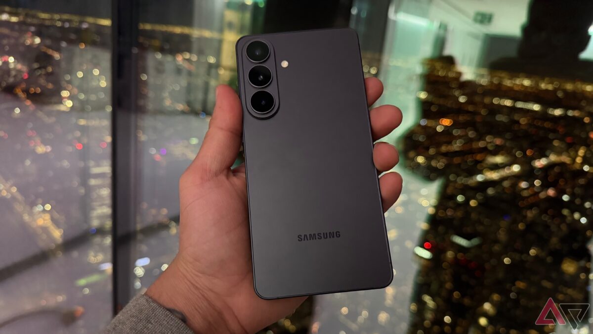 Samsung добавляет поддержку AirDrop в серию Galaxy S26 2 Samsung добавляет поддержку AirDrop в серию Galaxy S26