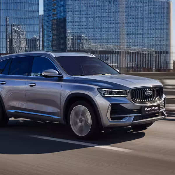 В России вышла обновлённая базовая версия Geely Monjaro с расширенной технологичностью