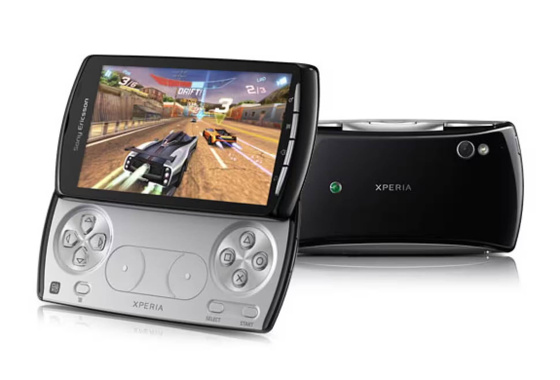 Старый смартфон Sony Ericsson Xperia с выдвижной клавиатурой экран и управляющие кнопки