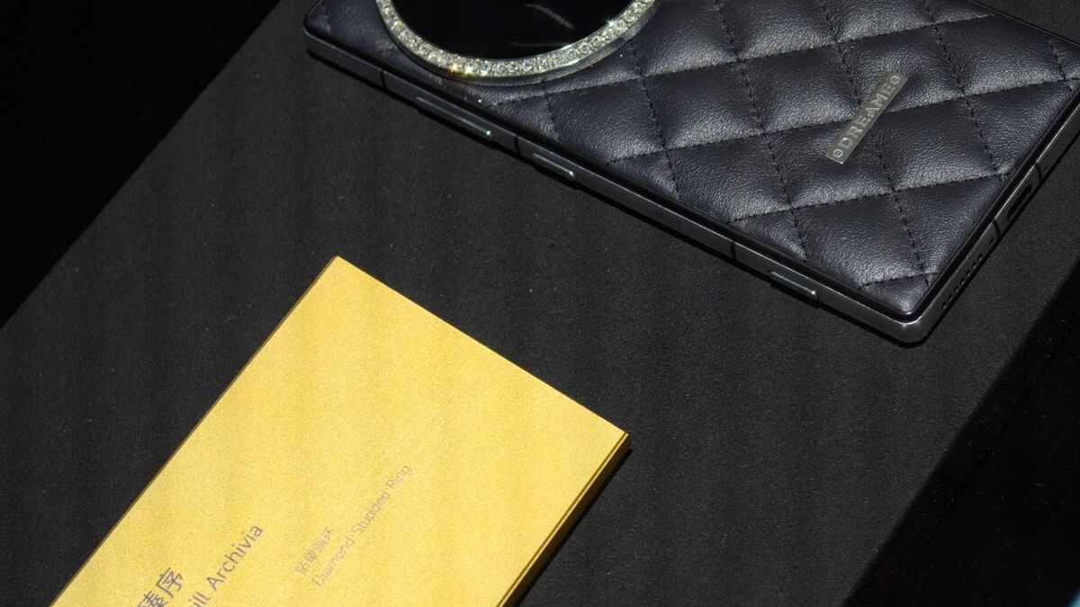 Устройство Dreame с кожаной задней панелью и кольцом из драгоценных камней