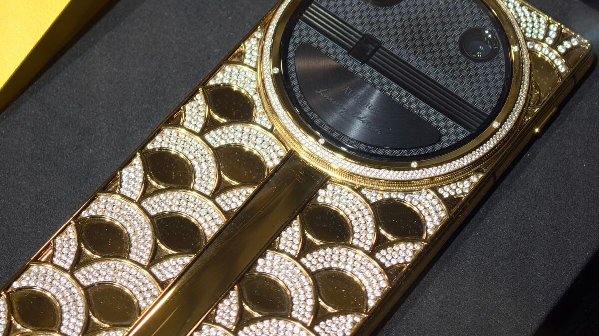 Золотой смартфон Dreame с роскошным дизайном и камерами