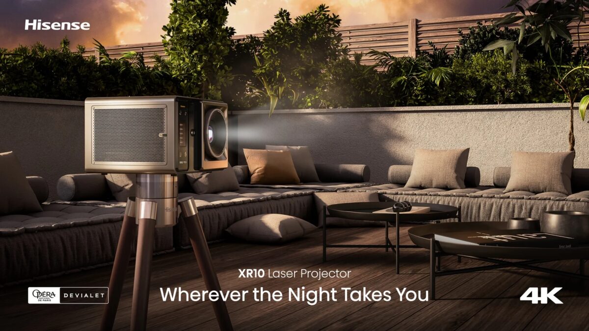 Проектор Hisense XR10 с лазерным проектором в гостиной