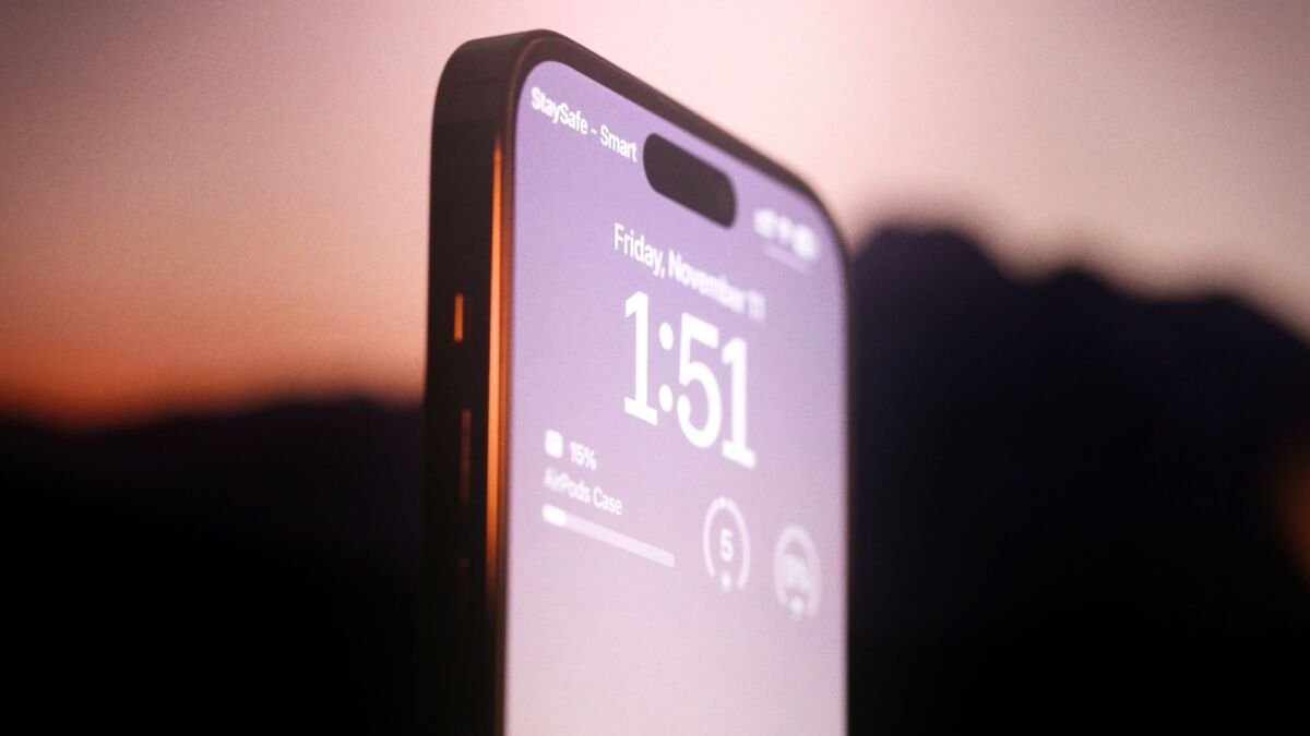 Экран iPhone 18 Pro с уменьшенным вырезом и динамическим островом