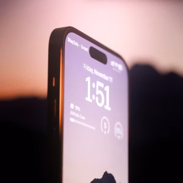 Экран iPhone 18 Pro с уменьшенным вырезом и динамическим островом