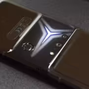 Lenovo готовит новый игровой смартфон Legion с тройной камерой и сдержанным дизайном