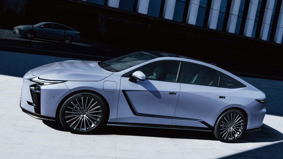 Электрический Lexus ES 2026 стартовал в продаже с запасом хода 307 миль