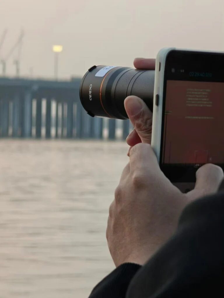 Oppo Find X9 Ultra: экран 6,82 дюйма и камера 200 МП с 10-кратным зумом