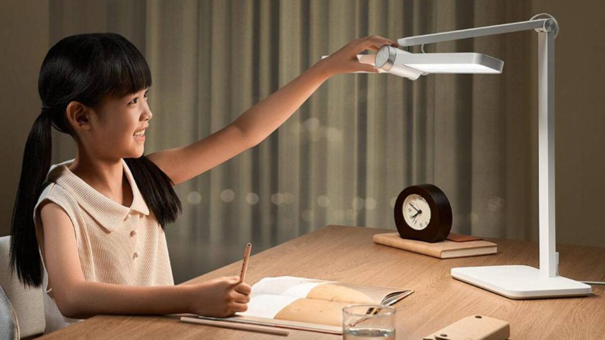 Xiaomi представила настольную лампу с яркостью 12 700 люмен и ресурсом 17 лет 2 original