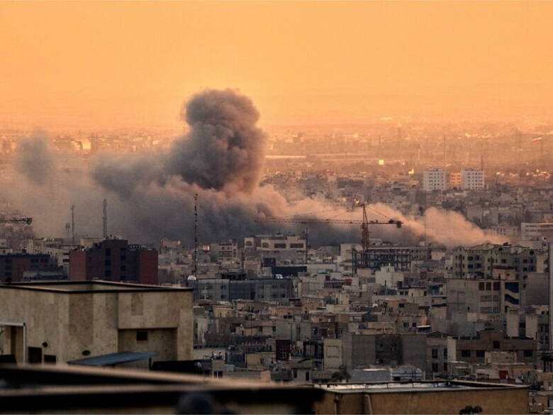 plume of smoke in tehran iran 80 large