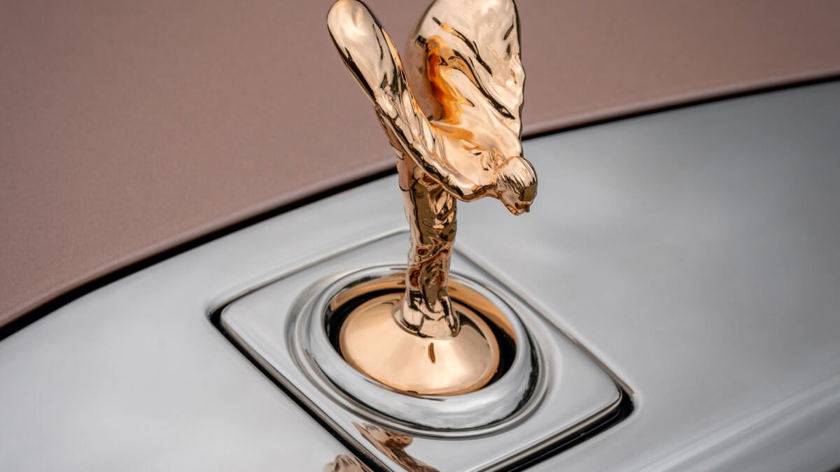 Rolls-Royce расширяет программу уникальных автомобилей и готовит первый электрокар