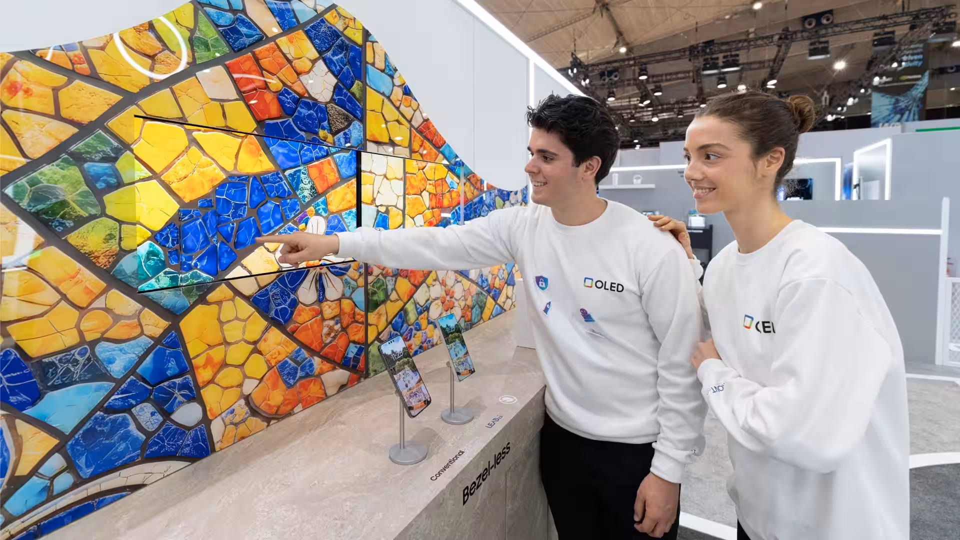 samsung display bezel less oled wall mosaic mwc 2026