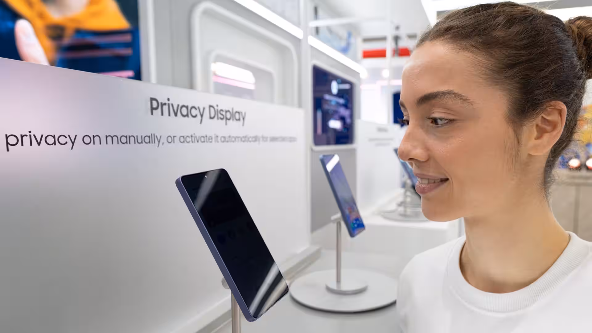 samsung display flex magic pixel galaxy s26 ultra privacy display mwc 2026