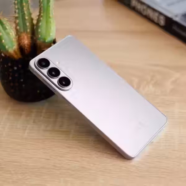 Samsung Galaxy S26 Plus вышел надёжным смартфоном с проверенной классикой