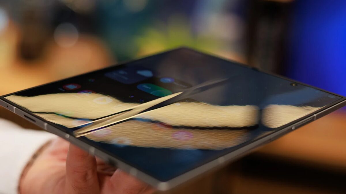 Apple сделала компромисс в дисплее складного iPhone ради цены и дизайна