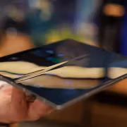 Apple сделала компромисс в дисплее складного iPhone ради цены и дизайна