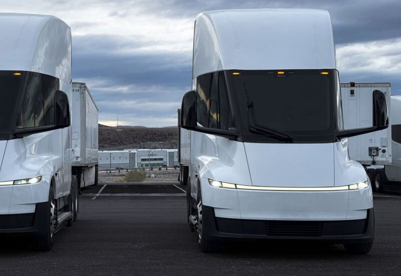 Электрические грузовики Tesla Semi получили батареи на 1,6 млн км пробега
