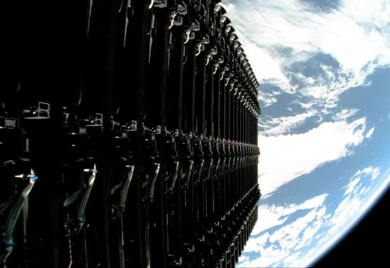 SpaceX и Blue Origin спорят из-за орбитальных центров обработки данных