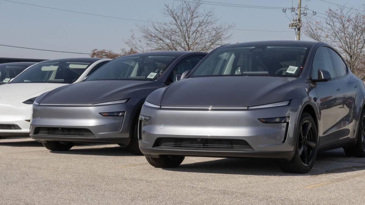 Продажи легковых автомобилей в мире упали на 3% в январе 2026 года 1 tesla showroom model y scaled 1