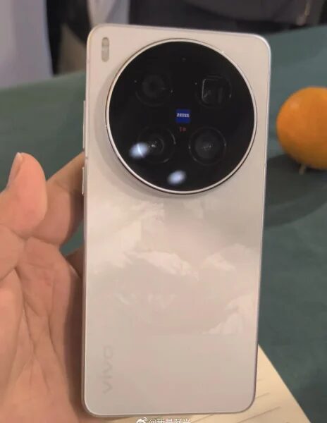 vivo x300 ultra live images 1