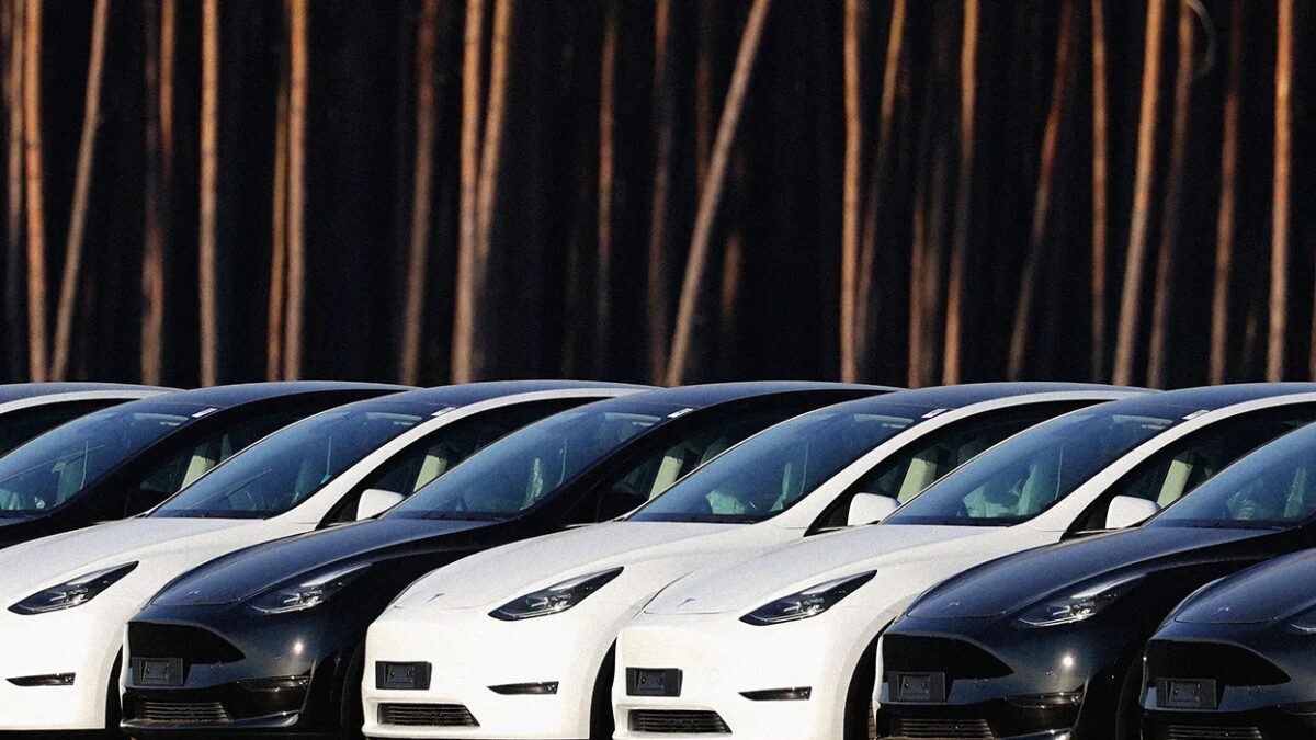 Лояльные фанаты Tesla разочаровываются из-за политики Илона Маска и автопилота 1 Лояльные фанаты Tesla разочаровываются из-за политики Илона Маска и автопилота