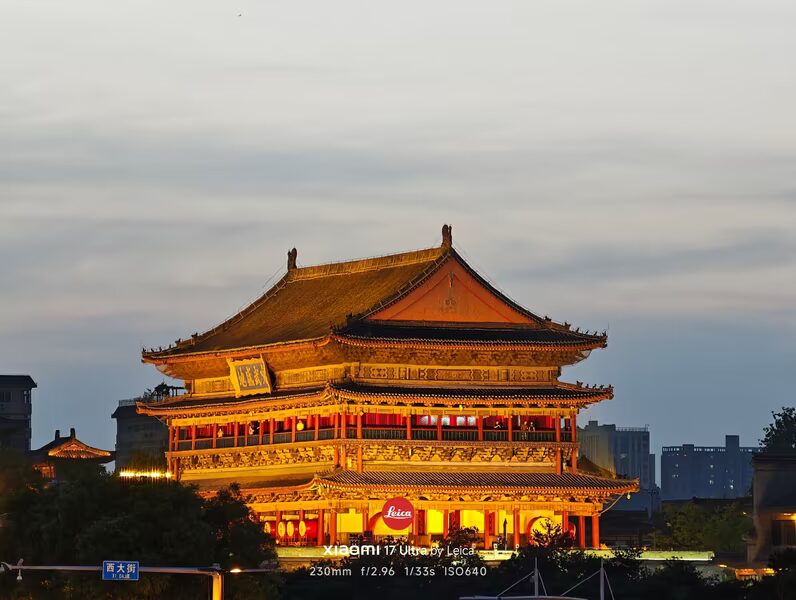Здание в традиционном китайском стиле Xiaomi 17 Ultra