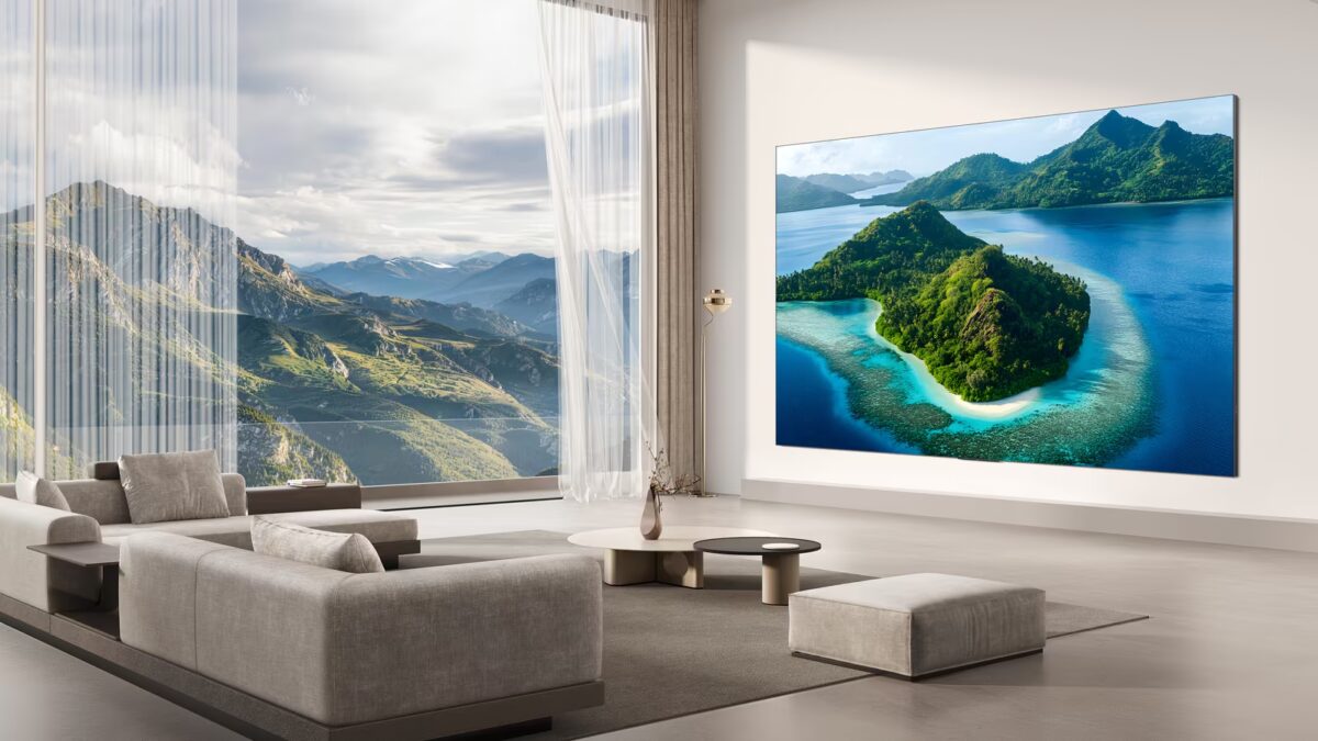 Гостиная с диваном и телевизором TCL X11L Micro LED