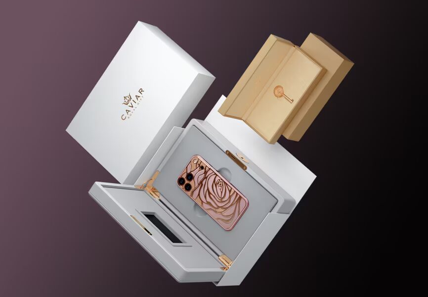 Caviar iPhone 17 Pro в розовом корпусе в коробке