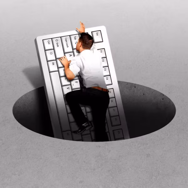 человек на клавиатуре с дырой тест Mythos