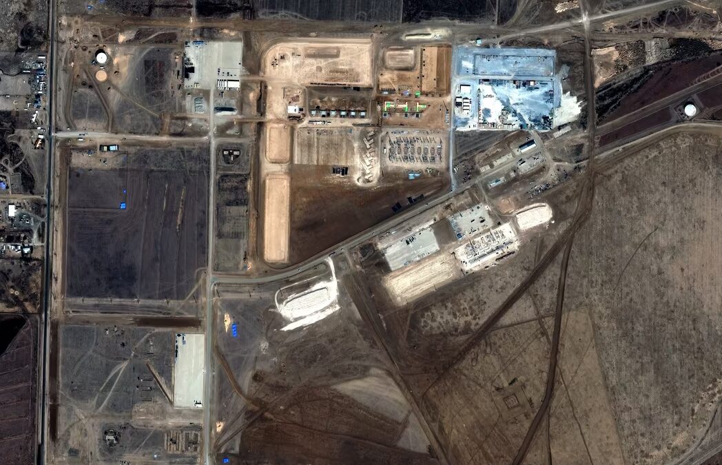 Карта военной базы с дорогами и строениями