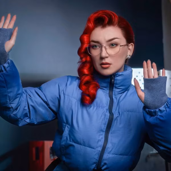 Косплей Анастасии Назаровой из Atomic Heart в зимней одежде