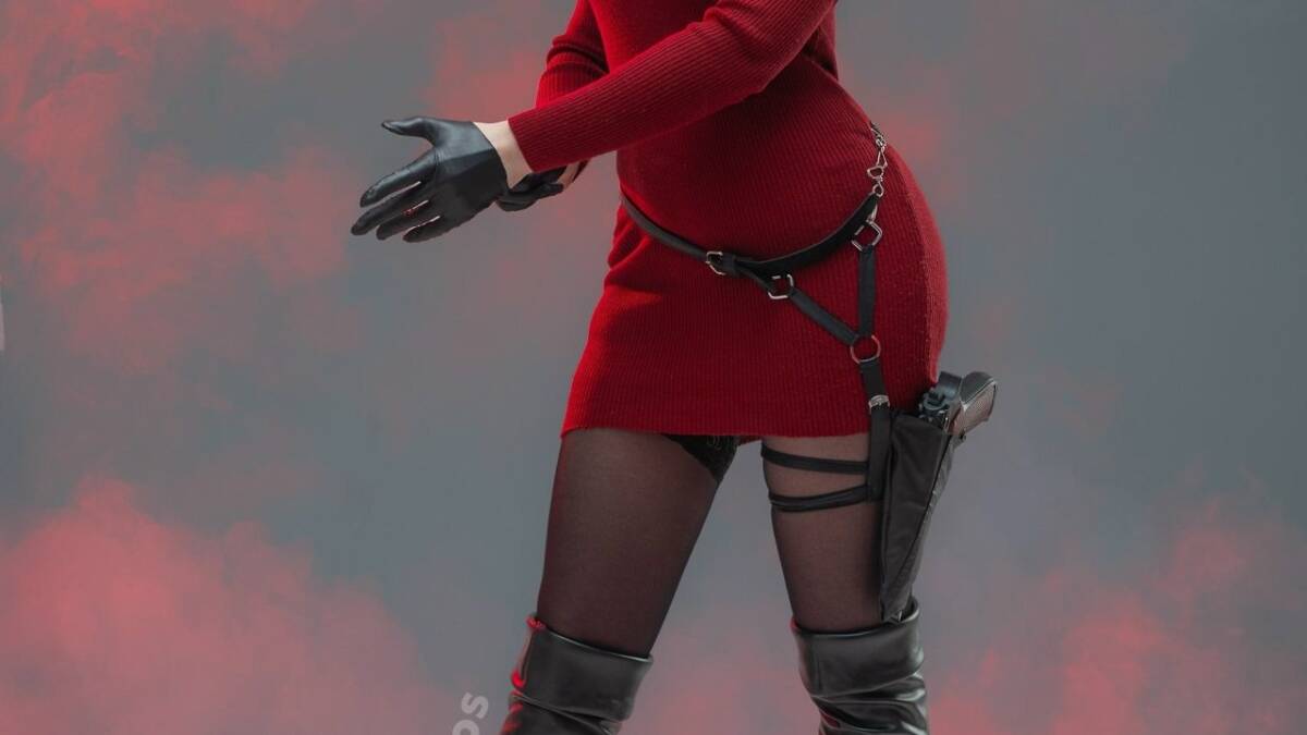 CaterpillarCos показала откровенный косплей Ады Вонг из Resident Evil