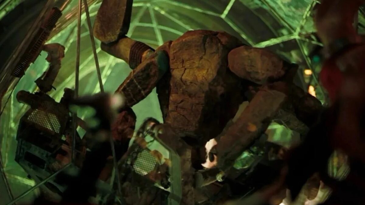 Рокки из проекта Конец света внутри лаборатории движется