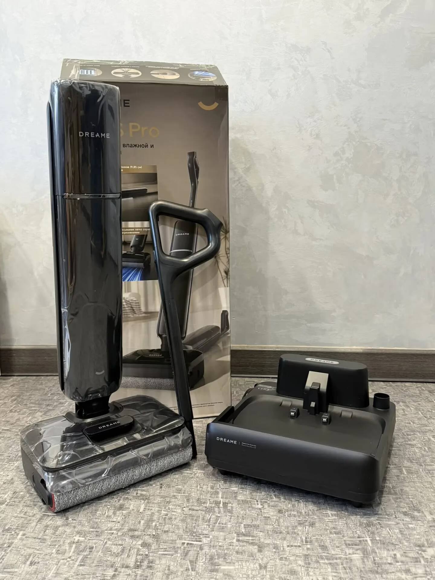 Чемодан и часть пылесоса Dreame G12S Pro