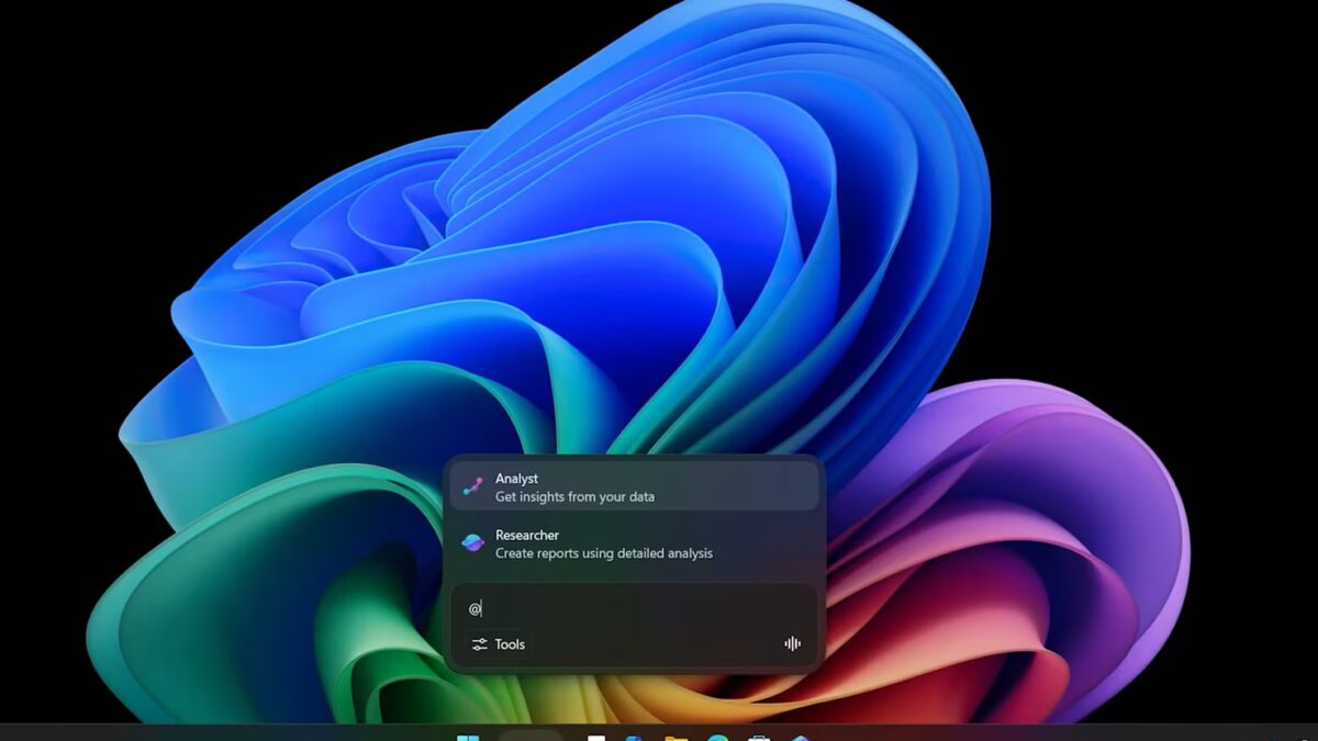 Панель задач Windows 11 с иконками и ищем. Windows 11
