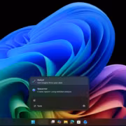 Панель задач Windows 11 с иконками и ищем. Windows 11