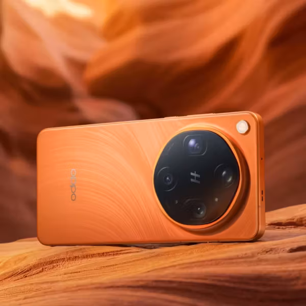 Камера Oppo Find X9 Ultra на деревянной поверхности