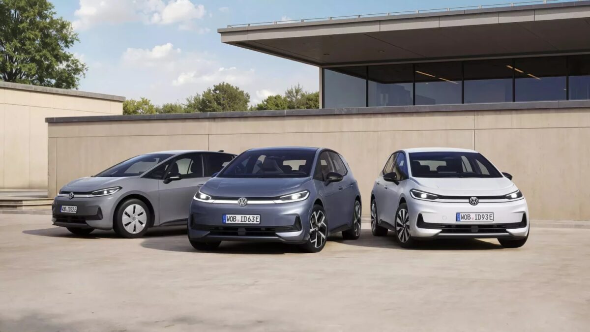 Три электромобиля Volkswagen ID.3 Neo на парковке