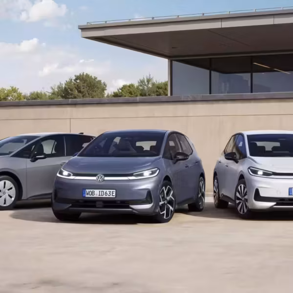 Три электромобиля Volkswagen ID.3 Neo на парковке