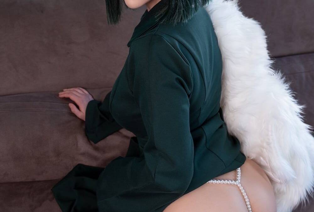 Косплей Фубуки из Ванпанчмен Helly Valentine