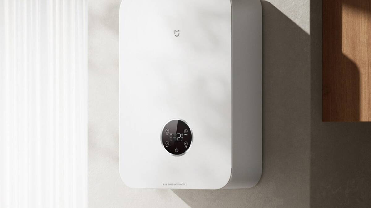 Умный газовый водонагреватель Mijia Smart Gas Water Heater на стене