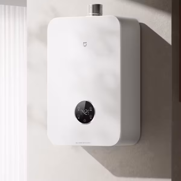 Умный газовый водонагреватель Mijia Smart Gas Water Heater на стене