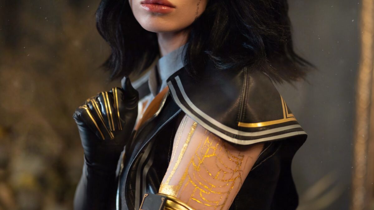 Косплей Люнэ из Clair Obscur Expedition 33 Lizzie Whistle