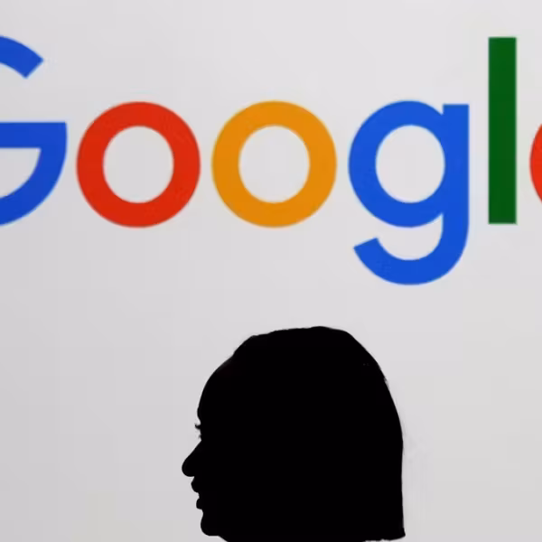 Силуэт человека перед логотипом Google и заголовком статьи