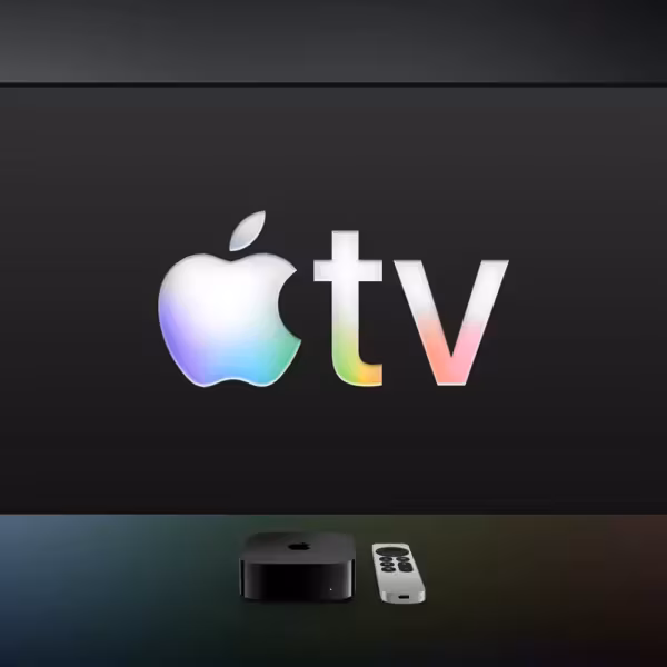 Apple TV на телевизоре с пультом дистанционного управления