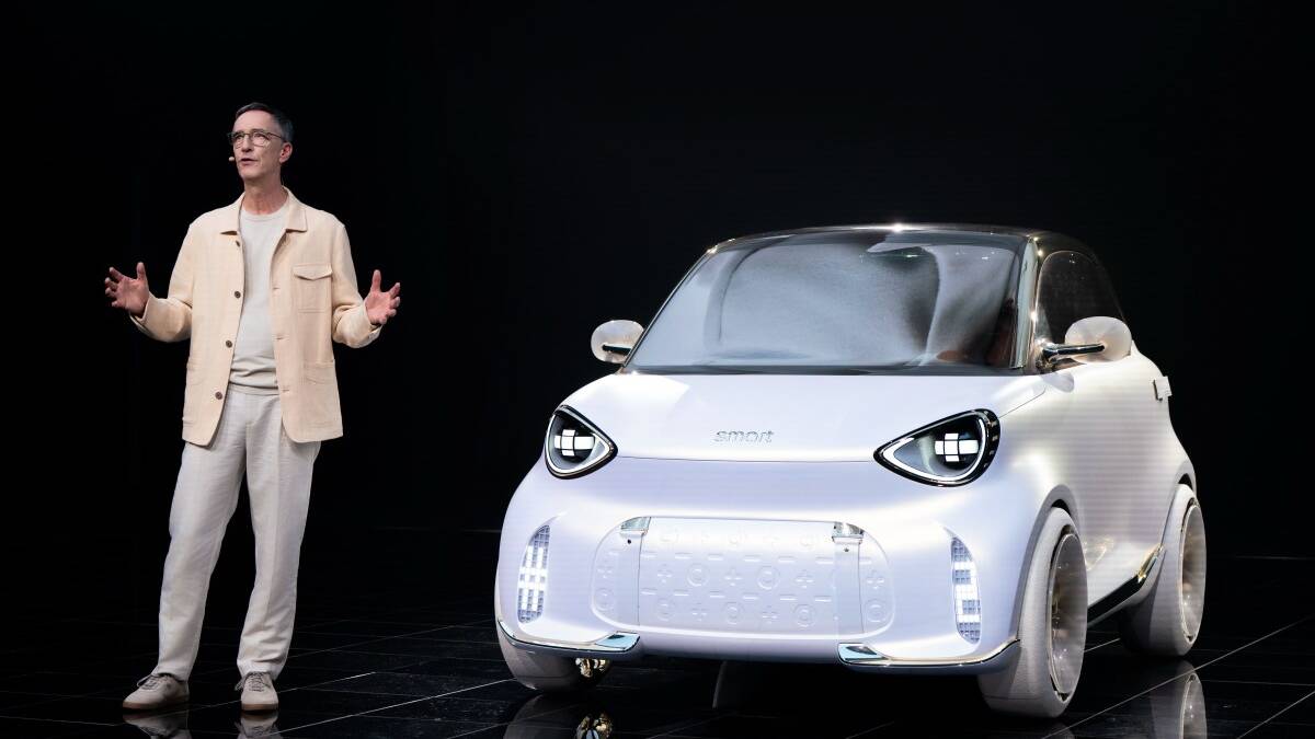 Smart Concept 2 компактный электрокар на сцене
