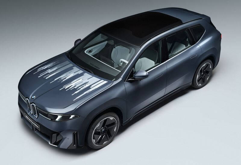 Электромобиль BMW iX кроссовер с двумя тонами