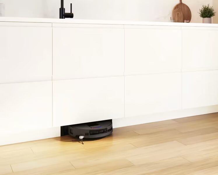 Робот-пылесос Bosch в кухонном шкафу Ecovacs