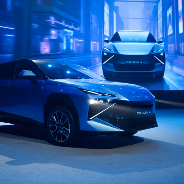 Два электромобиля Omoda 4 на выставке tion