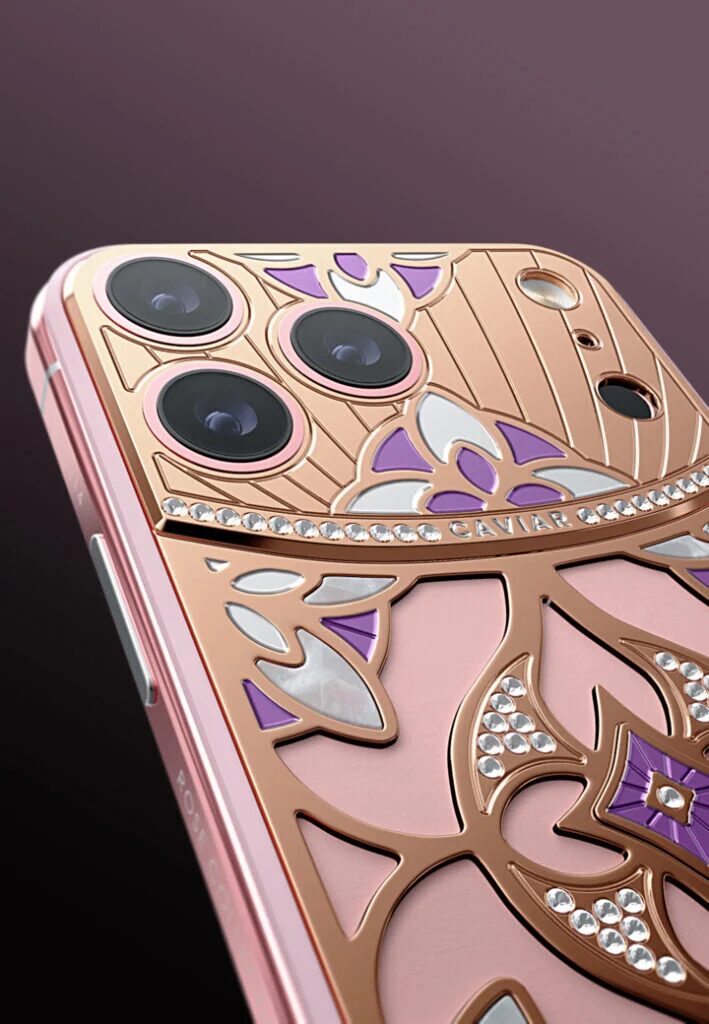 Розовый iPhone 17 Pro Rose Collection с золотой инкрустацией