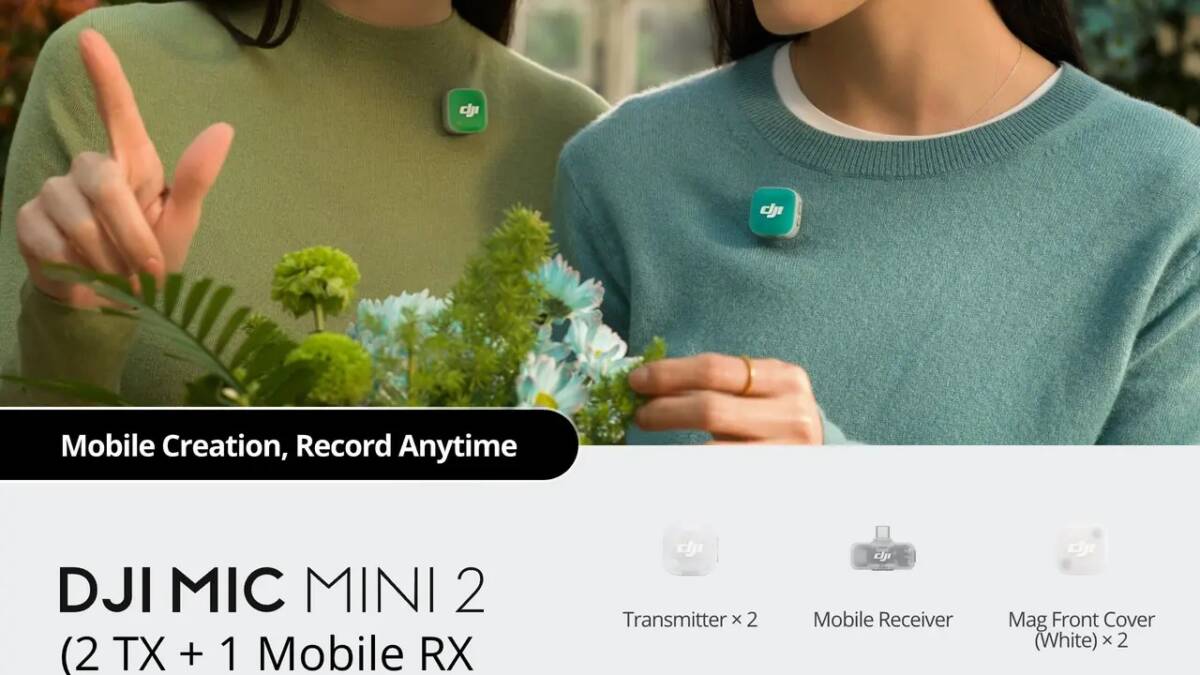 Два человека с DJI MIC Mini 2 за цветущими растениями